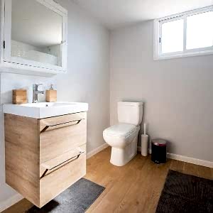 Sade ve Basit Banyo Dolabı ve Mobilyası 300x300 - Banyo Dolapları